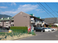 国際大学至近！周辺にスーパーなどの店舗が充…